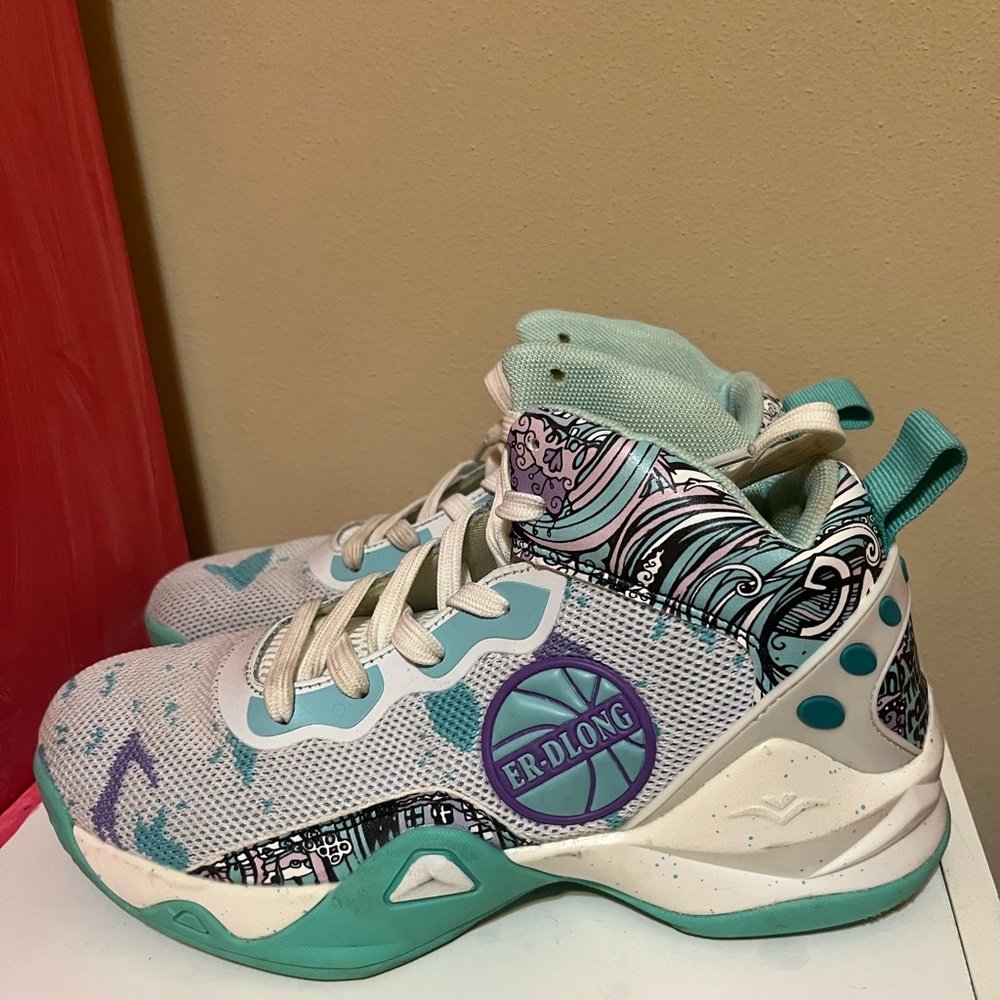 Kids Basketball Shoes - Teal and White